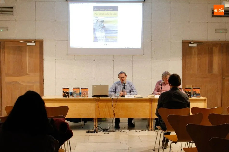 Foto 4 - La Casa de las Conchas acoge la presentaci&oacute;n de los libros de Asier Aparicio Fern&aacute;ndez