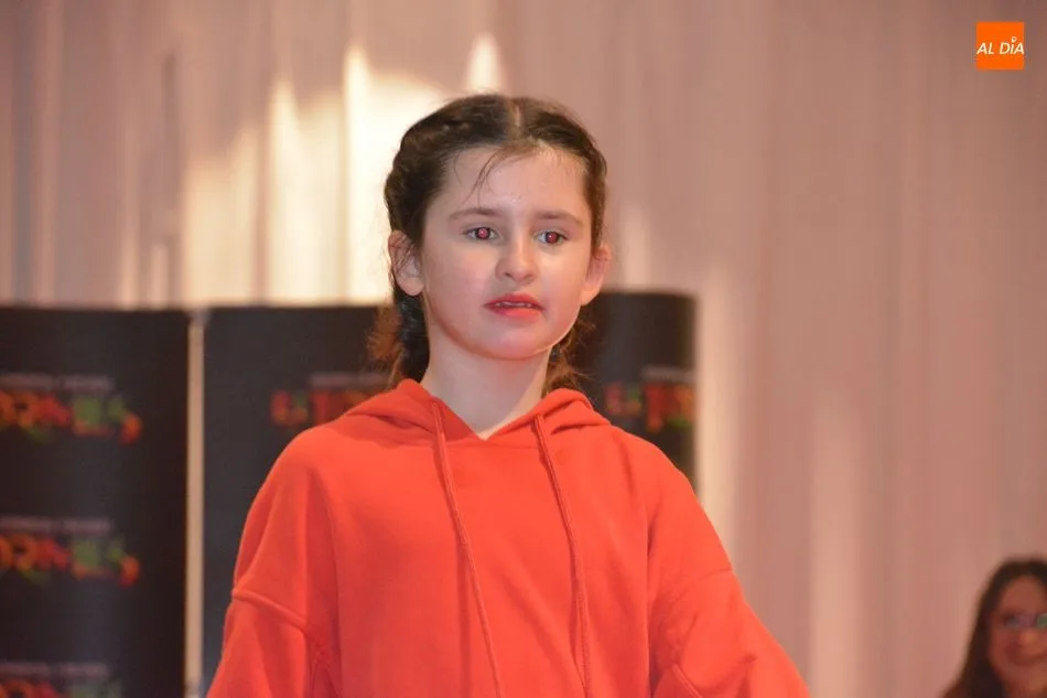 Foto 9 - Los alumnos del Hern&aacute;ndez Vera sorprenden con un original desfile de disfraces inspirado en el...