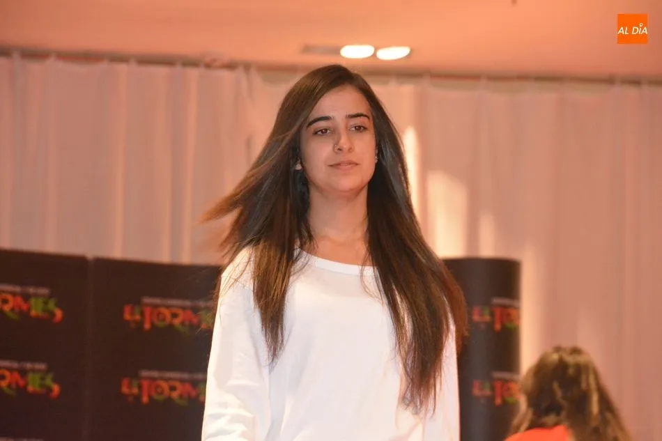 Foto 7 - Los alumnos del Hern&aacute;ndez Vera sorprenden con un original desfile de disfraces inspirado en el...