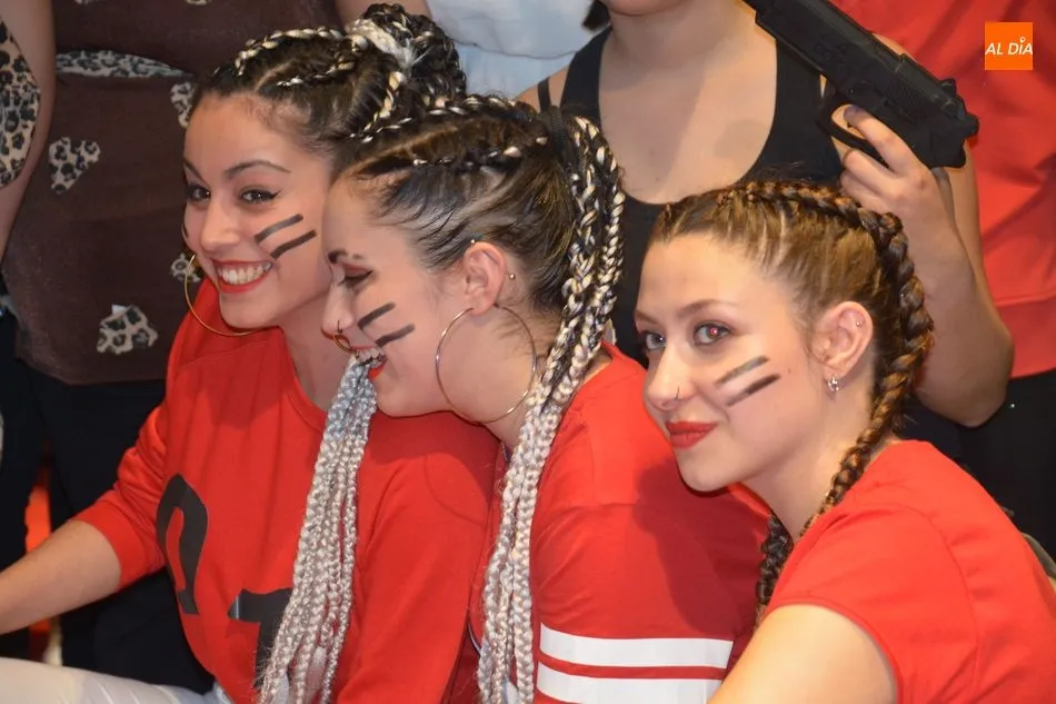 Foto 4 - Los alumnos del Hern&aacute;ndez Vera sorprenden con un original desfile de disfraces inspirado en el...