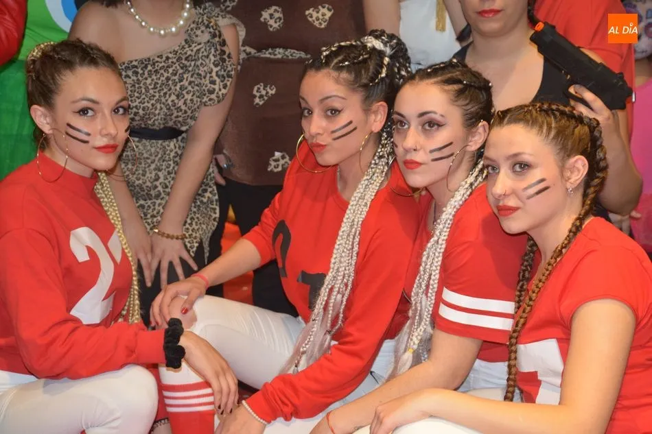 Foto 3 - Los alumnos del Hern&aacute;ndez Vera sorprenden con un original desfile de disfraces inspirado en el...