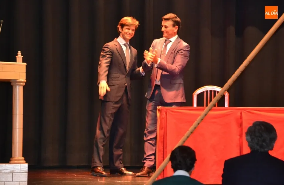 Foto 8 - El Juli proclama su devoci&oacute;n por el mundo de la garrocha ante un Teatro Nuevo abarrotado  