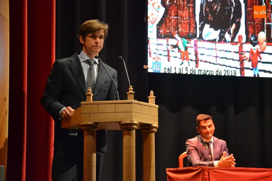 Foto 10 - El Juli proclama su devoci&oacute;n por el mundo de la garrocha ante un Teatro Nuevo abarrotado  
