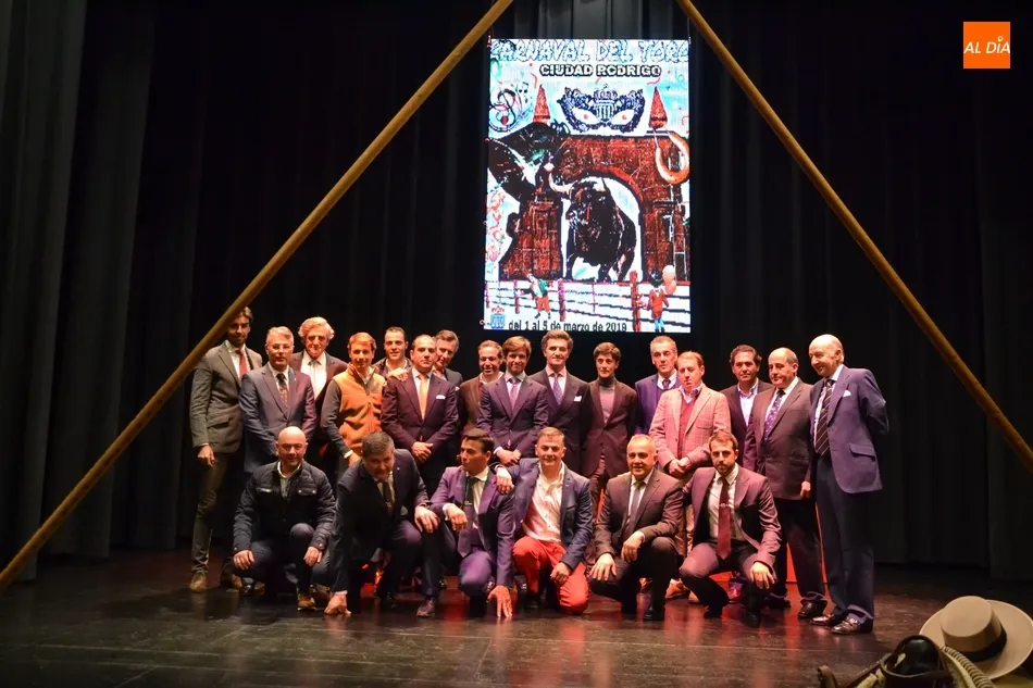 Foto 5 - El Juli proclama su devoci&oacute;n por el mundo de la garrocha ante un Teatro Nuevo abarrotado  