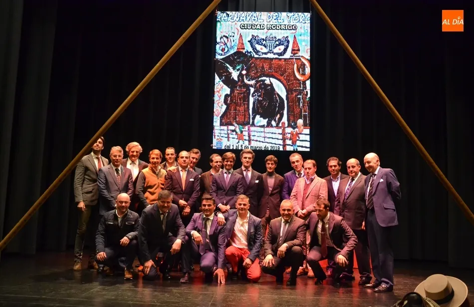 Foto 4 - El Juli proclama su devoci&oacute;n por el mundo de la garrocha ante un Teatro Nuevo abarrotado  