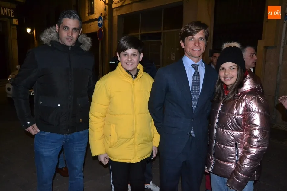 Foto 2 - El Juli proclama su devoci&oacute;n por el mundo de la garrocha ante un Teatro Nuevo abarrotado  