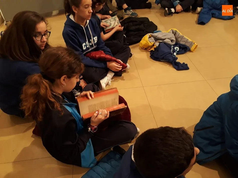 Foto 9 - Los alumnos del Colegio San Juan Bosco visitan la Biblioteca Torrente Ballester