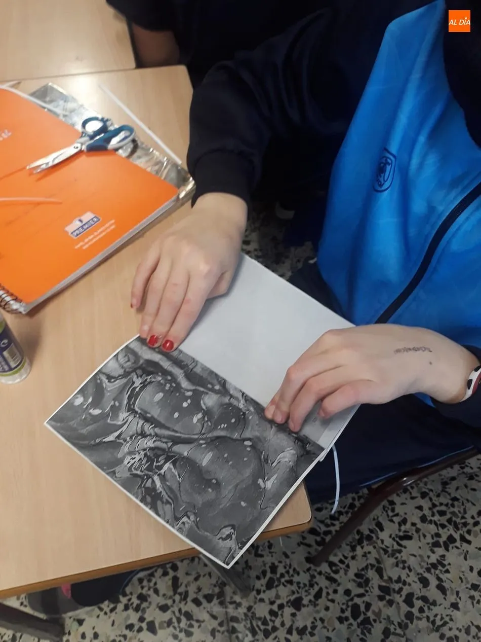 Foto 6 - Los alumnos del Colegio San Juan Bosco visitan la Biblioteca Torrente Ballester