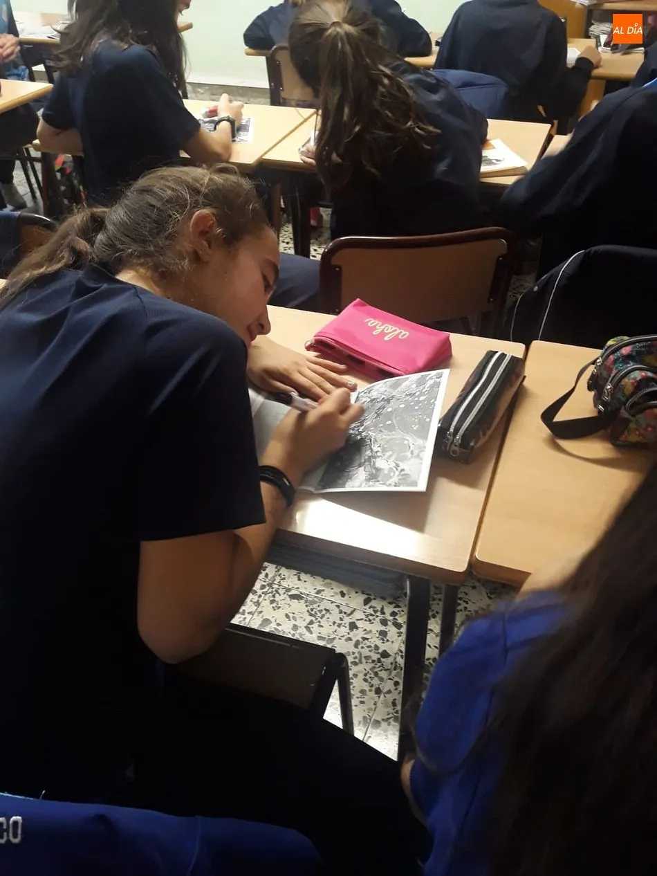 Foto 2 - Los alumnos del Colegio San Juan Bosco visitan la Biblioteca Torrente Ballester
