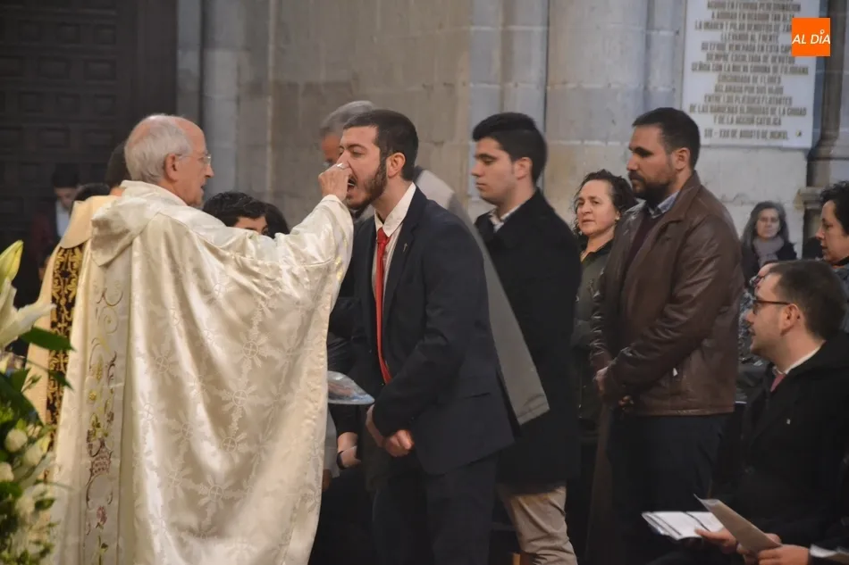Foto 11 - Familia, amigos y compa&ntilde;eros arropan a Efra&iacute;n Peinado en su Ordenaci&oacute;n Sacerdotal  