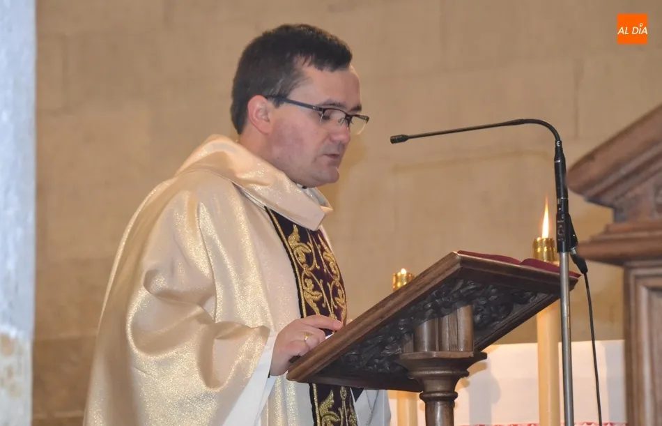 Foto 9 - Familia, amigos y compa&ntilde;eros arropan a Efra&iacute;n Peinado en su Ordenaci&oacute;n Sacerdotal  