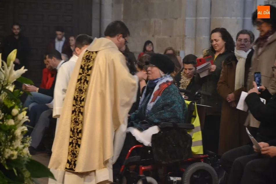 Foto 10 - Familia, amigos y compa&ntilde;eros arropan a Efra&iacute;n Peinado en su Ordenaci&oacute;n Sacerdotal  