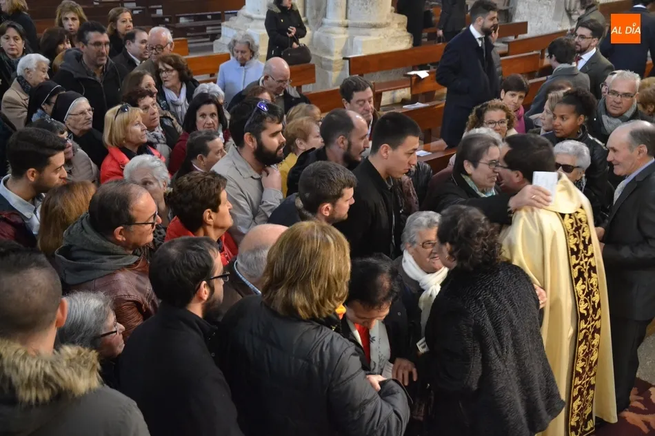 Foto 3 - Familia, amigos y compa&ntilde;eros arropan a Efra&iacute;n Peinado en su Ordenaci&oacute;n Sacerdotal  