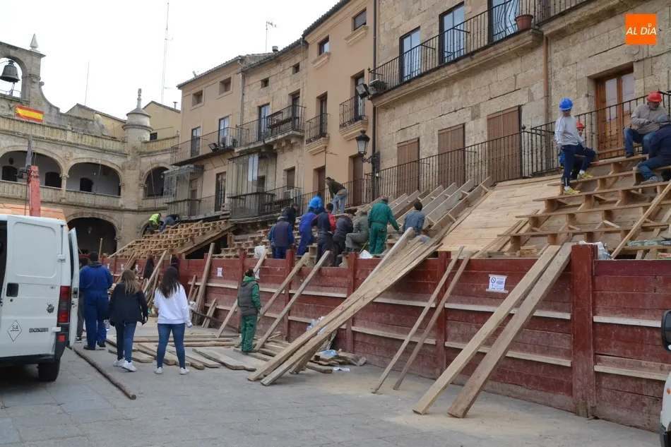 Foto 6 - El coso taurino va tomando forma a un ritmo fren&eacute;tico  
