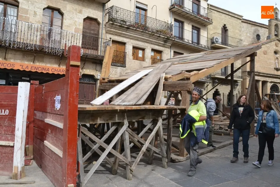 Foto 2 - El coso taurino va tomando forma a un ritmo fren&eacute;tico  