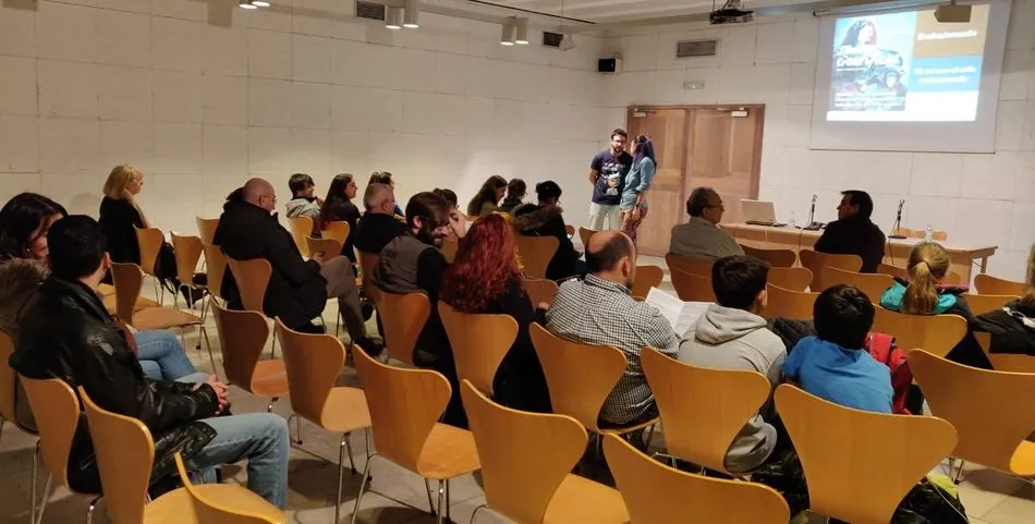 Público en la Biblioteca de la Casa de las Conchas