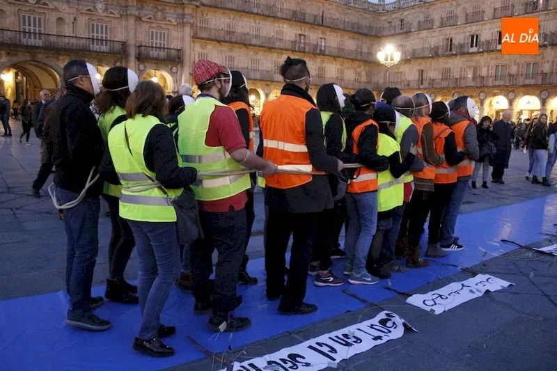 Foto 2 - La Asamblea de Apoyo a Personas Migrantes reivindica en Salamanca un pasaje seguro para migrantes y ...