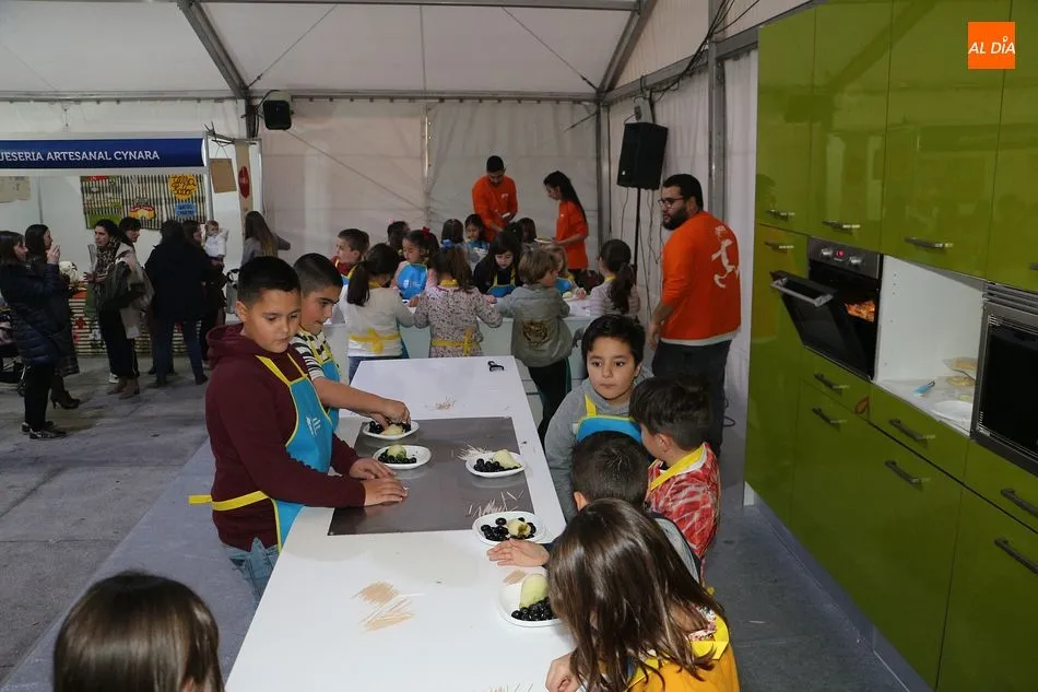 Foto 2 - Los ni&ntilde;os se divierten &lsquo;Cocinando en familia&rsquo;