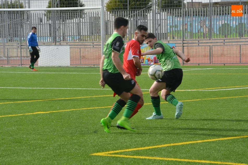 Foto 9 - Navega y Hergar B siguen con su lucha en la cabeza de la Provincial de Aficionados
