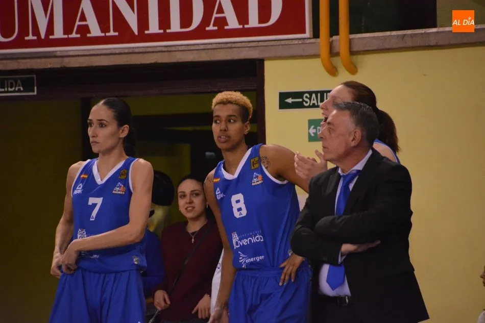 Foto 4 - El Perfumer&iacute;as Avenida logra una trabajada victoria ante el Bembibre y ya solo piensa en la Copa...