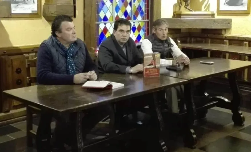 Paco Cañamero presenta en el Hotel Conde Rodrigo II su libro ‘Tauromaquias de Castilla’  