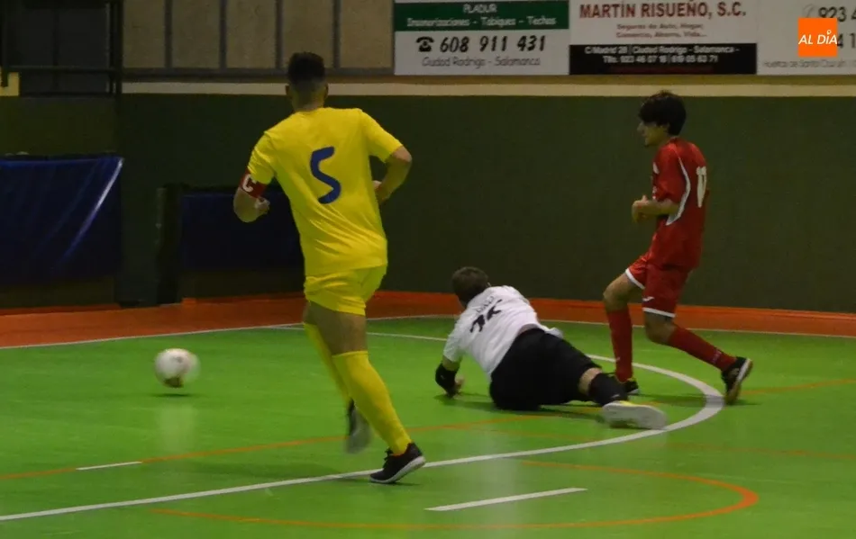 Foto 10 - El III Senior se va de Carnaval con una borrachera de goles  