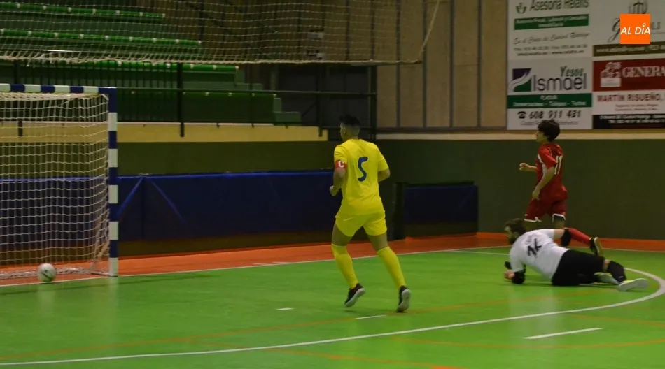 Foto 9 - El III Senior se va de Carnaval con una borrachera de goles  