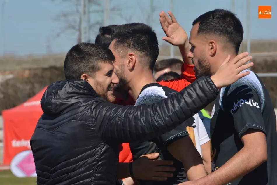 Foto 6 - Unionistas reacciona en la segunda parte para vencer al Navalcarnero (1-0)