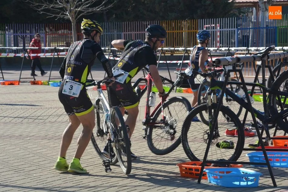 Foto 2 - Alberto Dom&iacute;nguez y Beatriz D&iacute;az vencen en el Duatl&oacute;n Cross de Santa Marta de Tormes
