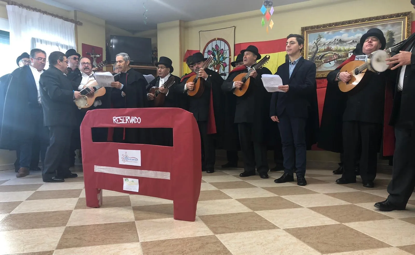 La Rondalla lleva el espíritu carnavalero a varias residencias  