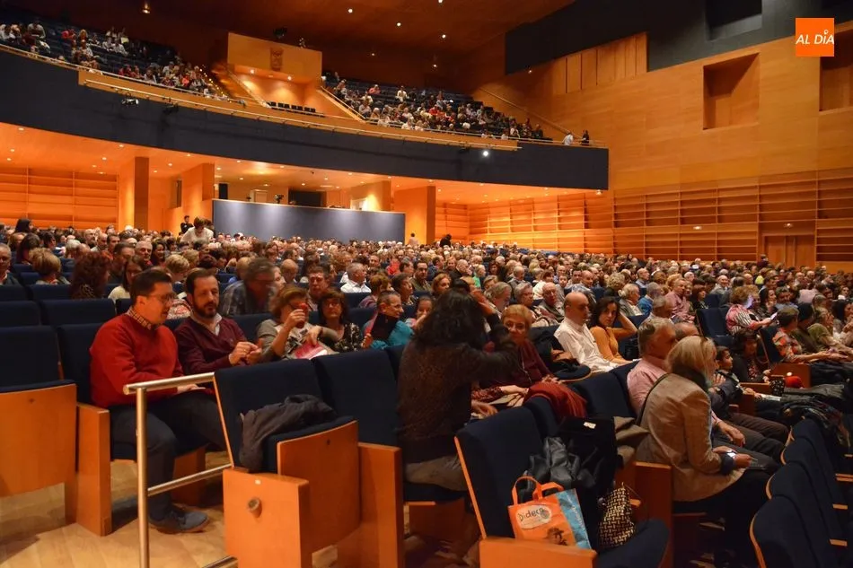 Foto 9 - Iv&aacute;n Plaus y la Joven Orquesta Sinf&oacute;nica Ciudad de Salamanca ofrecen un magn&iacute;fico concierto