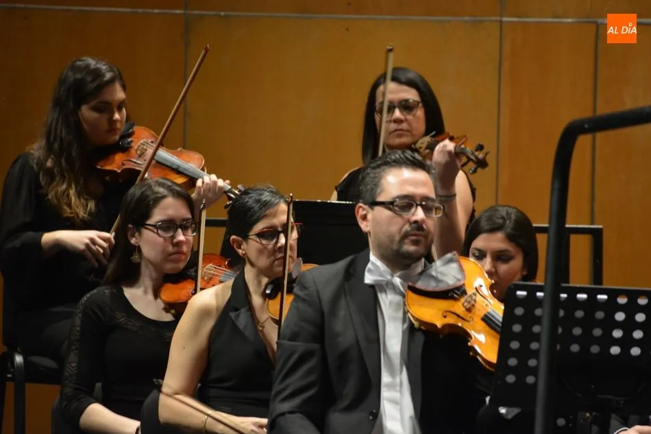 Foto 8 - Iv&aacute;n Plaus y la Joven Orquesta Sinf&oacute;nica Ciudad de Salamanca ofrecen un magn&iacute;fico concierto