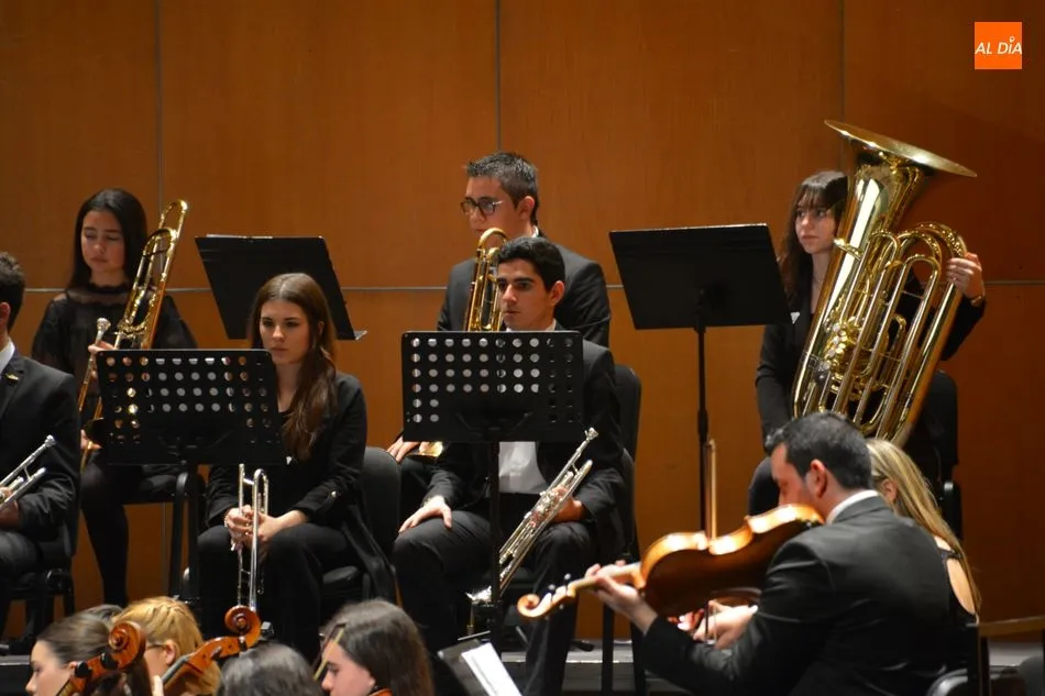 Foto 7 - Iv&aacute;n Plaus y la Joven Orquesta Sinf&oacute;nica Ciudad de Salamanca ofrecen un magn&iacute;fico concierto
