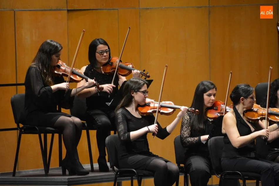 Foto 6 - Iv&aacute;n Plaus y la Joven Orquesta Sinf&oacute;nica Ciudad de Salamanca ofrecen un magn&iacute;fico concierto