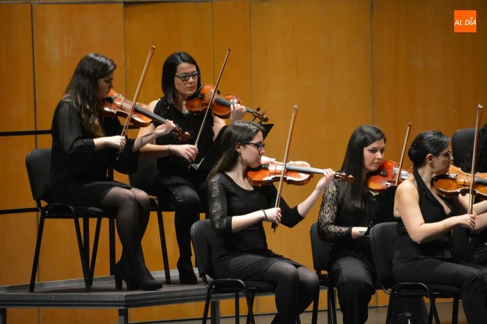 Foto 5 - Iv&aacute;n Plaus y la Joven Orquesta Sinf&oacute;nica Ciudad de Salamanca ofrecen un magn&iacute;fico concierto