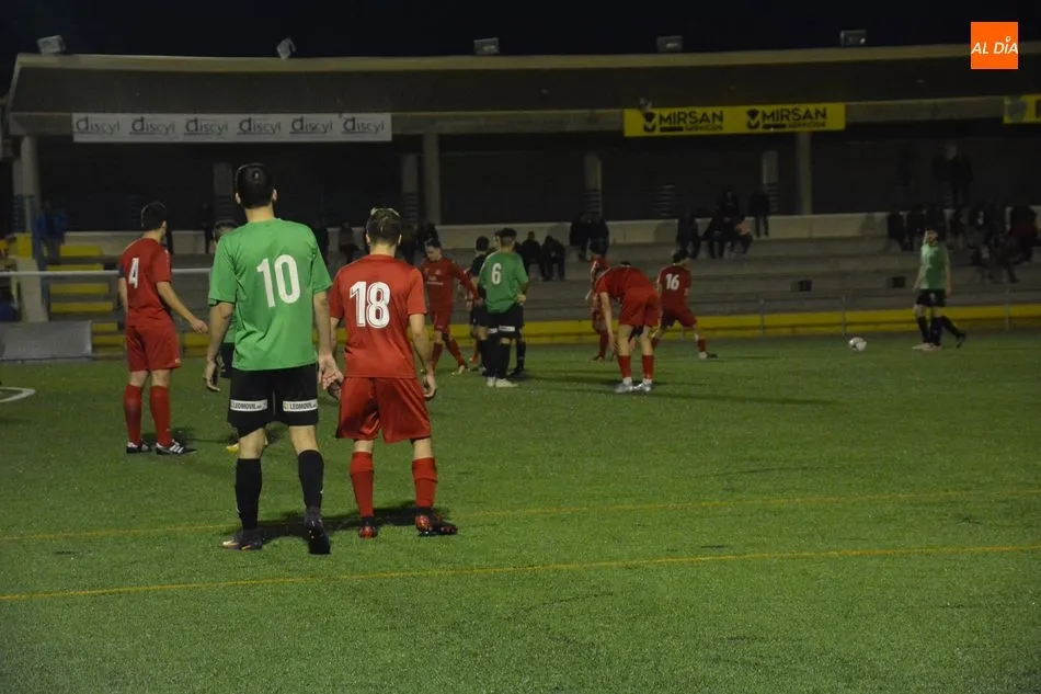 Foto 4 - El Salamanca UDS &lsquo;B&rsquo; sigue a la caza del Villaralbo en la Regional de Aficionados