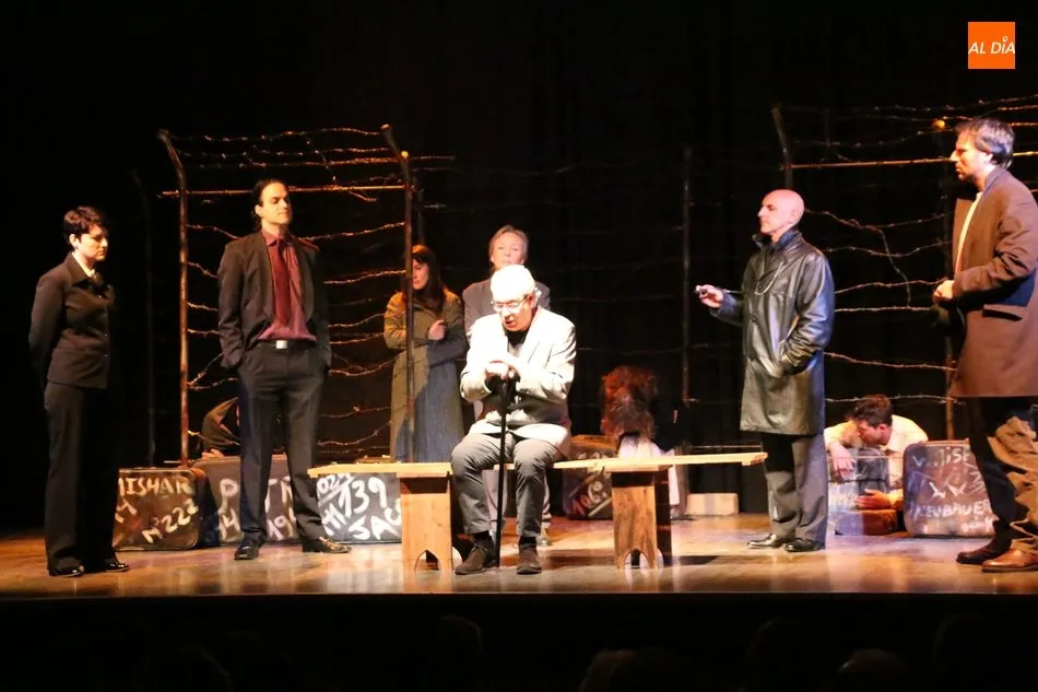 Foto 10 - La Lengua Teatro se coloca con &lsquo;La indagaci&oacute;n&rsquo; como aspirante a lograr uno de los premios...