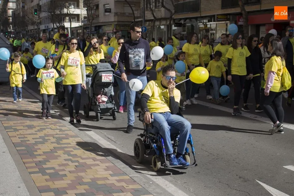 Foto 10 - Cerca de un millar de personas se unen a la Marea Amarilla de Aerscyl