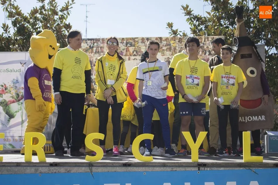 Foto 3 - Cerca de un millar de personas se unen a la Marea Amarilla de Aerscyl