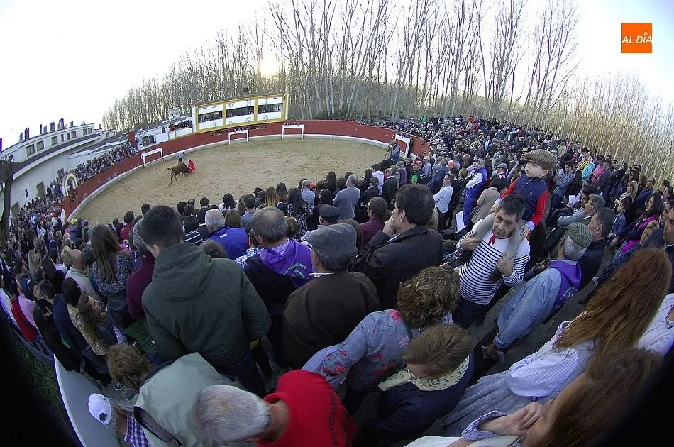 La plaza de toros del Hotel Conde Rodrigo a rebosar en la final bolsinista/Foto: Adrián Martín
