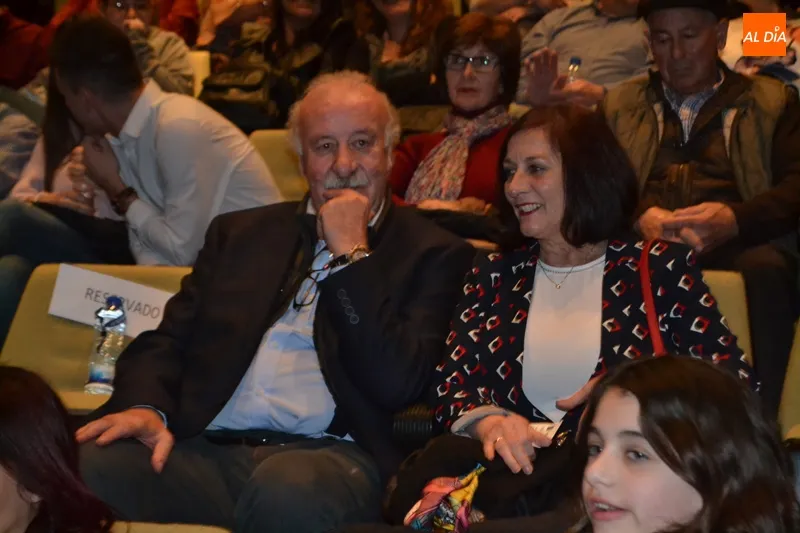 Foto 8 - Vicente del Bosque apadrina la emocionante II Gala Sonrisas Solidarias en favor del s&iacute;ndrome IDIC...