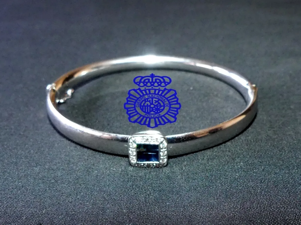 La pulsera sustraída en el domicilio