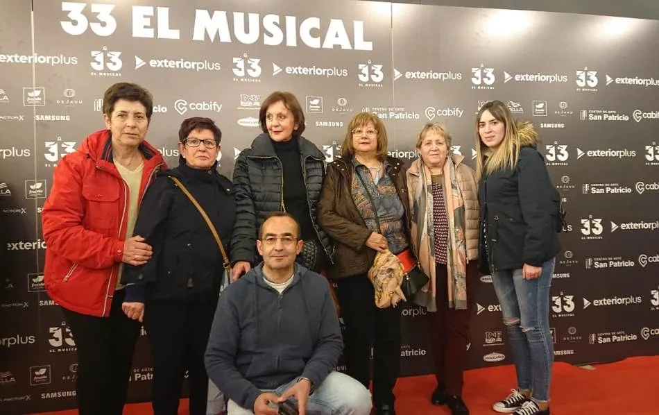 Foto 4 - Cerca de medio centenar de vecinos de la comarca disfruta en Madrid del musical &lsquo;33&rsquo;  
