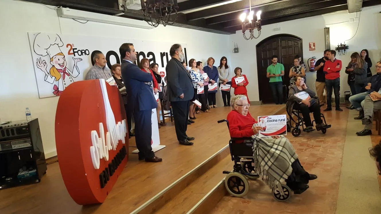 Foto 4 - Mar&iacute;a S&aacute;nchez y Mar&iacute;a Fern&aacute;ndez, homenajeadas en el II Foro de la Cocina Rural  