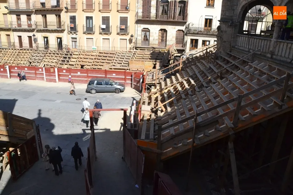 Foto 7 - La Plaza Mayor ya luce su imponente look carnavalero  