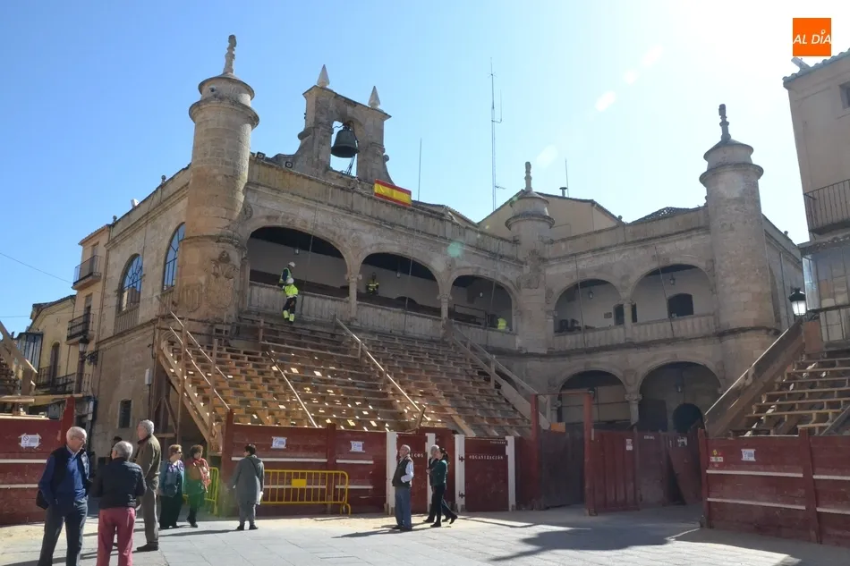 Foto 5 - La Plaza Mayor ya luce su imponente look carnavalero  