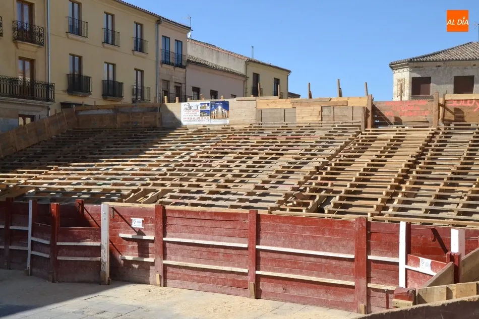 Foto 4 - La Plaza Mayor ya luce su imponente look carnavalero  
