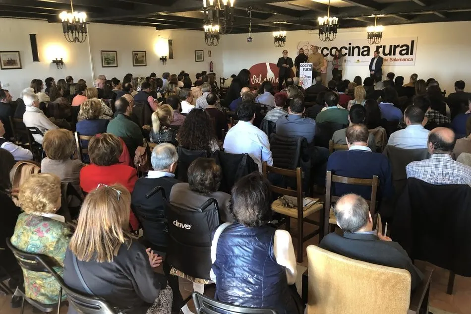 Foto 2 - Mar&iacute;a S&aacute;nchez y Mar&iacute;a Fern&aacute;ndez, homenajeadas en el II Foro de la Cocina Rural  