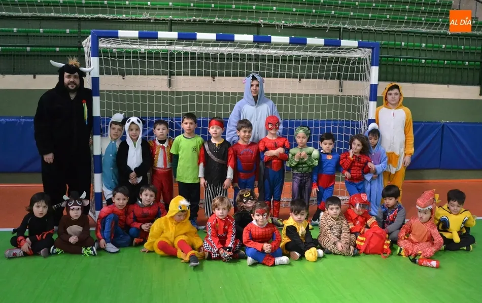 Los más peques del III Columnas protagonizan el primer encierro del Carnaval 2019  