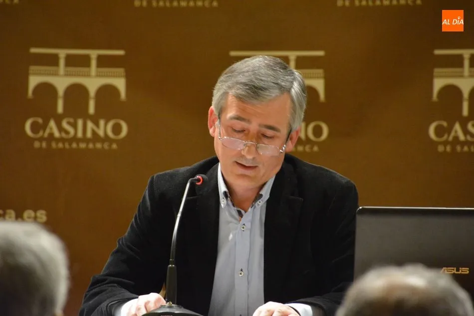 Foto 11 - Francisco Javier Bl&aacute;zquez ofrece en el Casino la charla &lsquo;El Crucificado en la Historia del...